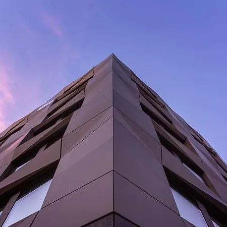 - The Niu, Crusoe Airport By Ihg Hotell