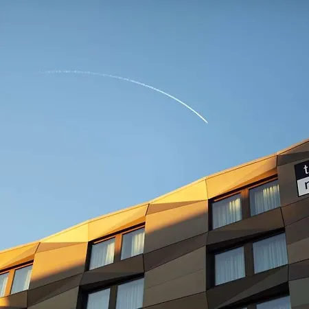 - The Niu, Crusoe Airport By Ihg Hotell 3*