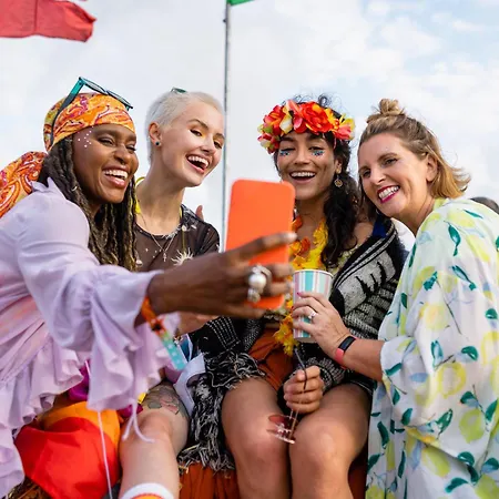 - The Niu, Crusoe Airport By Ihg 3*