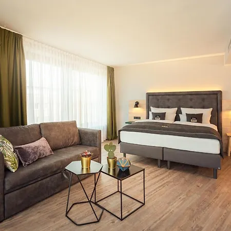 - The Niu, Crusoe Airport By Ihg 3*