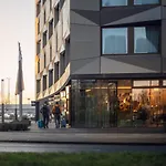 - The Niu, Crusoe Airport By Ihg فندق