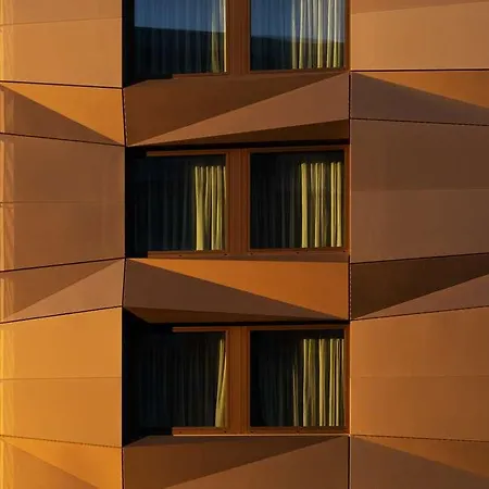 - The Niu, Crusoe Airport By Ihg 3* بريمين