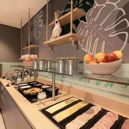 - The Niu, Crusoe Airport By Ihg Otel