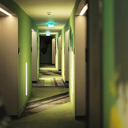 - The Niu, Crusoe Airport By Ihg Hotel Bremen