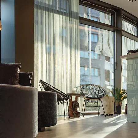 - The Niu, Crusoe Airport By Ihg Bremen