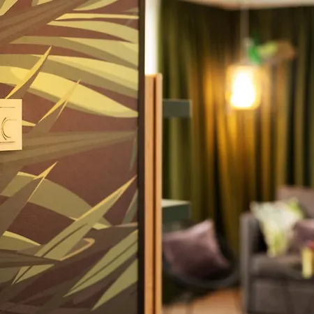 - The Niu, Crusoe Airport By Ihg Otel