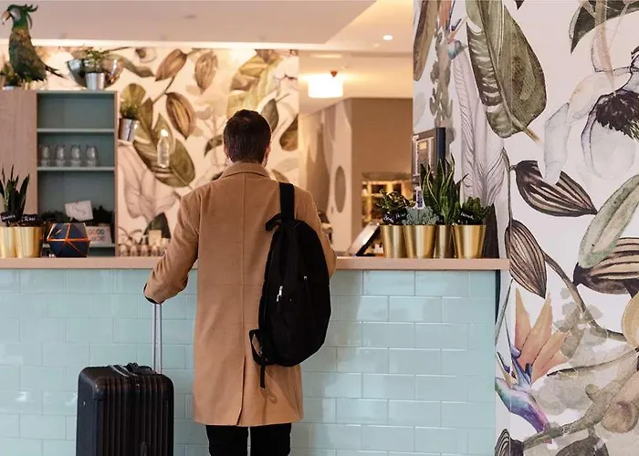 - The Niu, Crusoe Airport By Ihg