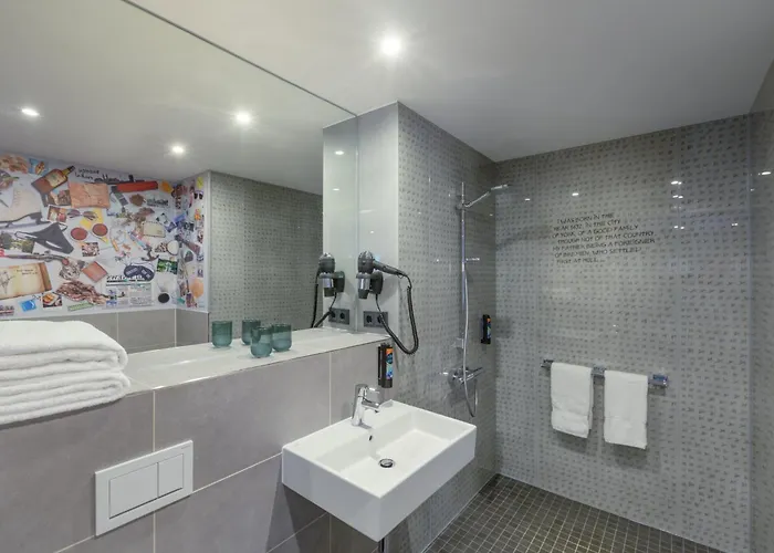 - The Niu, Crusoe Airport By Ihg Bremen