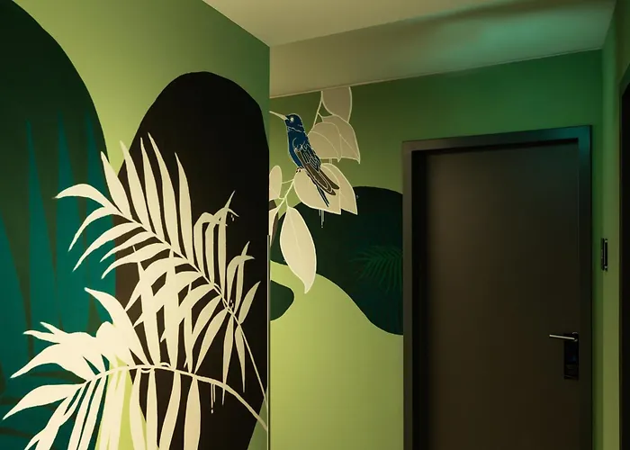 - The Niu, Crusoe Airport By Ihg 3*