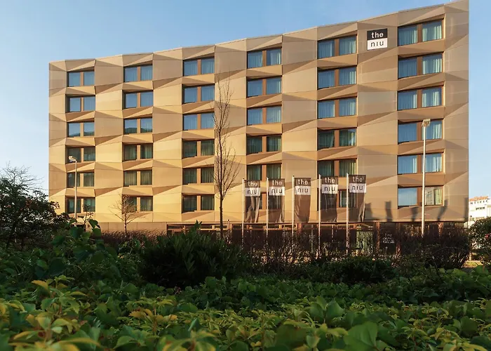 - The Niu, Crusoe Airport By Ihg