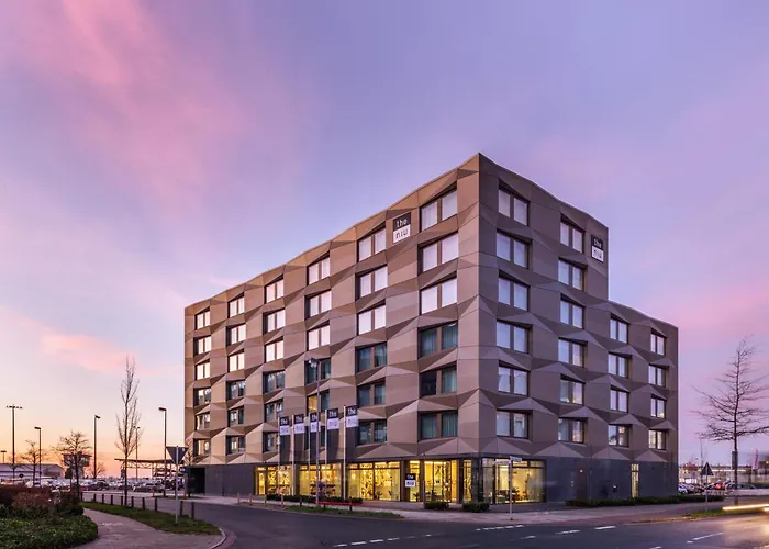 - The Niu, Crusoe Airport By Ihg Hotel Bremen