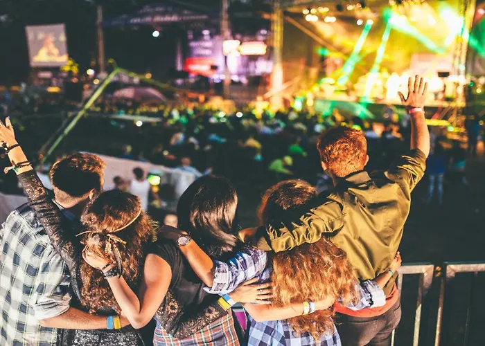 Ξενοδοχείο - The Niu, Crusoe Airport By Ihg