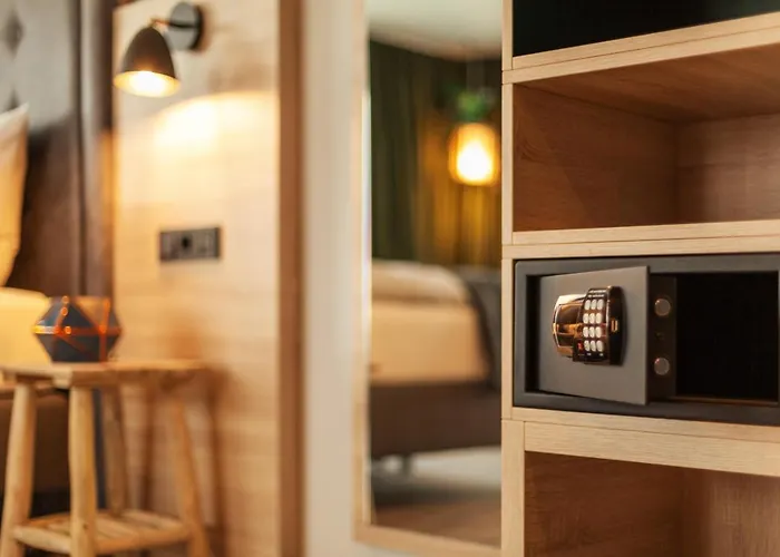 - The Niu, Crusoe Airport By Ihg