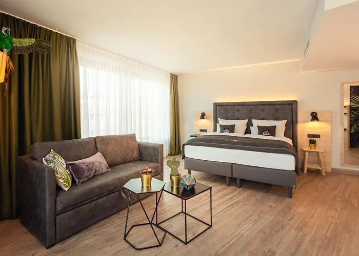 - The Niu, Crusoe Airport By Ihg 3*