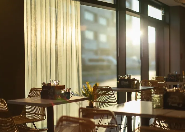 - The Niu, Crusoe Airport By Ihg Bremen