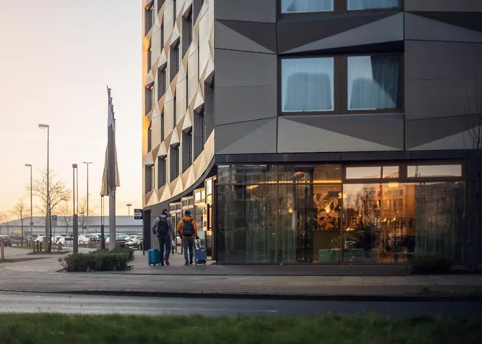 - The Niu, Crusoe Airport By Ihg Hotel