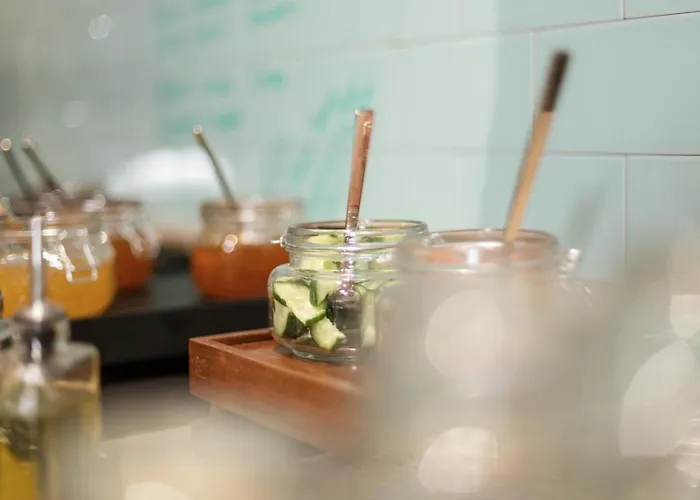 - The Niu, Crusoe Airport By Ihg